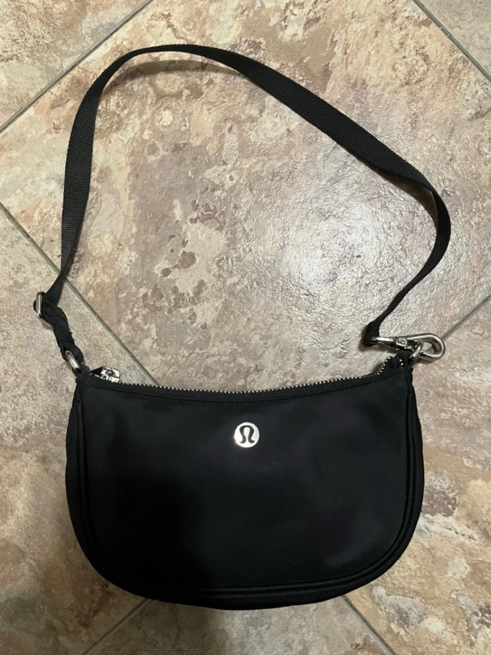 Lululemon Athletica City Essentials Mini Shoulder Bag 1L - Picture 2 of 5